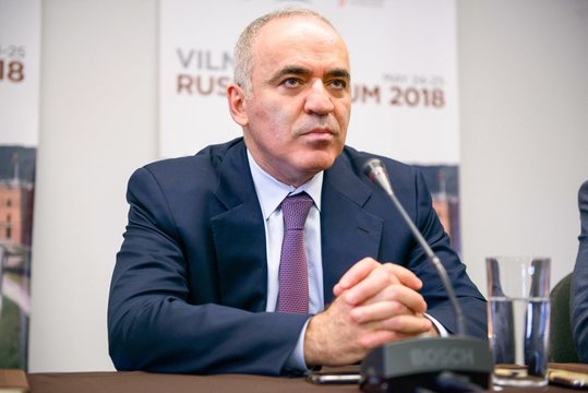 Garis Kasparovas: kol Vladimiras Putinas Kremliuje, šliaužianti agresija nesibaigs
