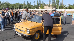 Kiek žmonių telpa į seną „Zaporožietį“? Tokiu vaizdu sunku patikėti