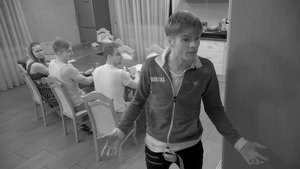 Šokas tiesioginio eterio metu: konfliktiškas dalyvis išvarytas iš tamsos eksperimento