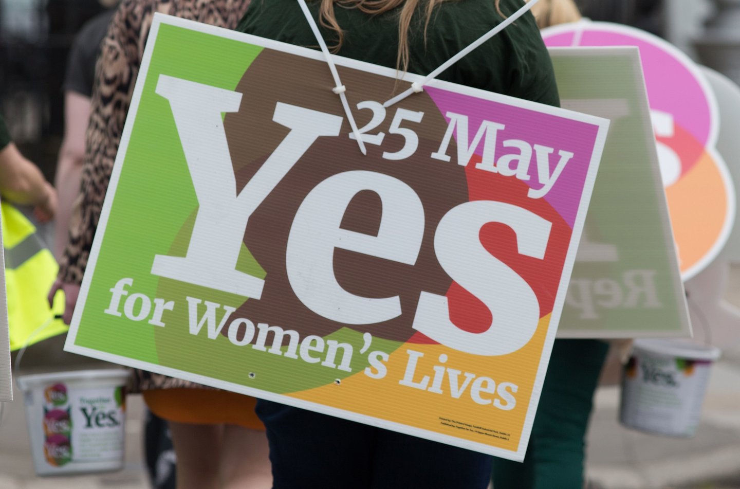 Didžiosios Britanijos lyderiai sulaukia vis daugiau raginimų imtis veiksmų sušvelninti griežtą abortų įstatymą Šiaurės Airijoje po savaitgalį įvykusio referendumo gretimoje Airijoje, per kurį nuspręsta liberalizuoti abortus reglamentuojantį teisės aktą.