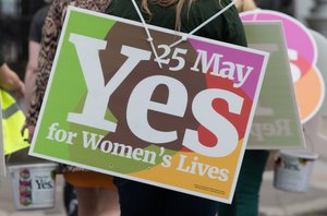 Šiaurės Airija ragina sušvelninti griežtą abortų įstatymą