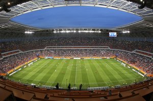 Rusijos futbolo lygos vadovas: „Kur stadionų stogai?“