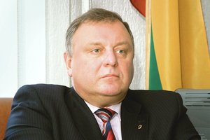 Sekimo voratinklis jau smaugia ir jo rezgėjus