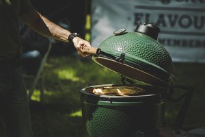 Skonio virtuozai atskleidė, kodėl renkasi „Big Green Egg“ kepsnines