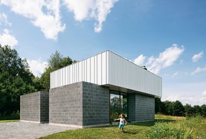 Ploto čia – sočiai, bet namus pasistatė labai kuklius, vos 84 kv. metrų