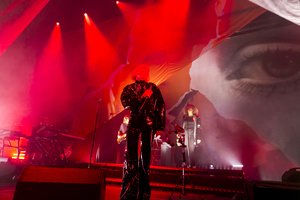 Tamsi romantika ir grožis: Vilniuje išskirtinį šou surengė Švedijos popžvaigždė Lykke Li