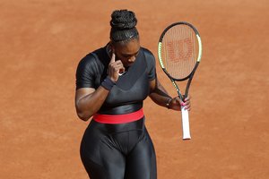 Prancūzijoje Serena Williams kovas pradėjo keistu apdaru