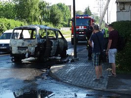 Kaune sprogo mikroautobusas, skraidė detalės, apsvilo namas