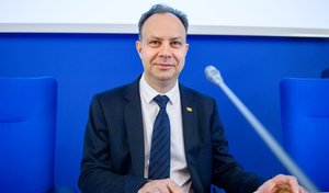 Aurelijus Veryga medikų prašo dalintis informacija, kaip keliamos algos