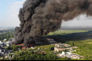 Įsisuko šiukšlių mafija: liepsnoja iš užsienio atvežtos šiukšlės