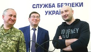 Internete paviešinta kraujo klane gulinčio Arkadijaus Babčenkos nuotrauka