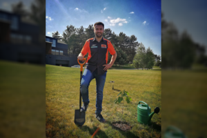Ką tik sūnaus sulaukęs Dainius Matijošaitis jau pasodino ąžuolą