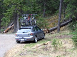 Pasiruošimas kelionei su automobiliu: ką verta pirkti, o ką – nuomotis?