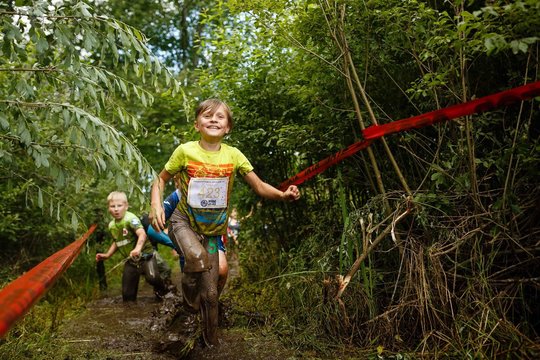Tėvo dienos proga - vaikų su tėveliais bėgimas pelkėmis