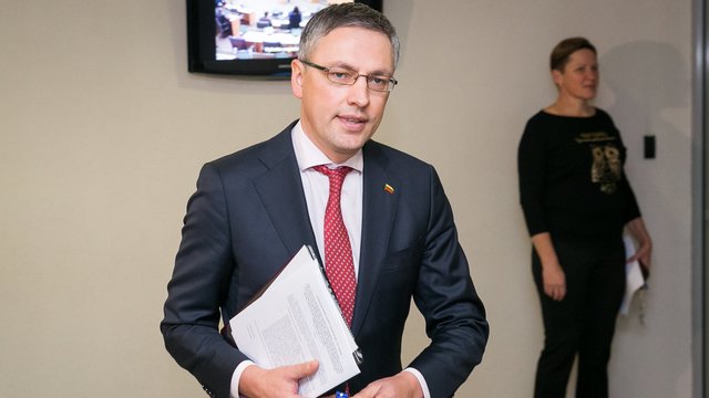 Laidoje „Lietuva tiesiogiai“ – Seimo NSGK pirmininkas Vytautas Bakas
