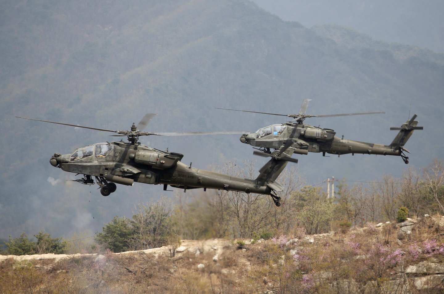 „AH-64 Apache“ – atakos sraigtasparnis, pirmą kartą į orą pakilęs dar 1975 metų rugsėjį.<br> Reuters / Scanpix nuotr.