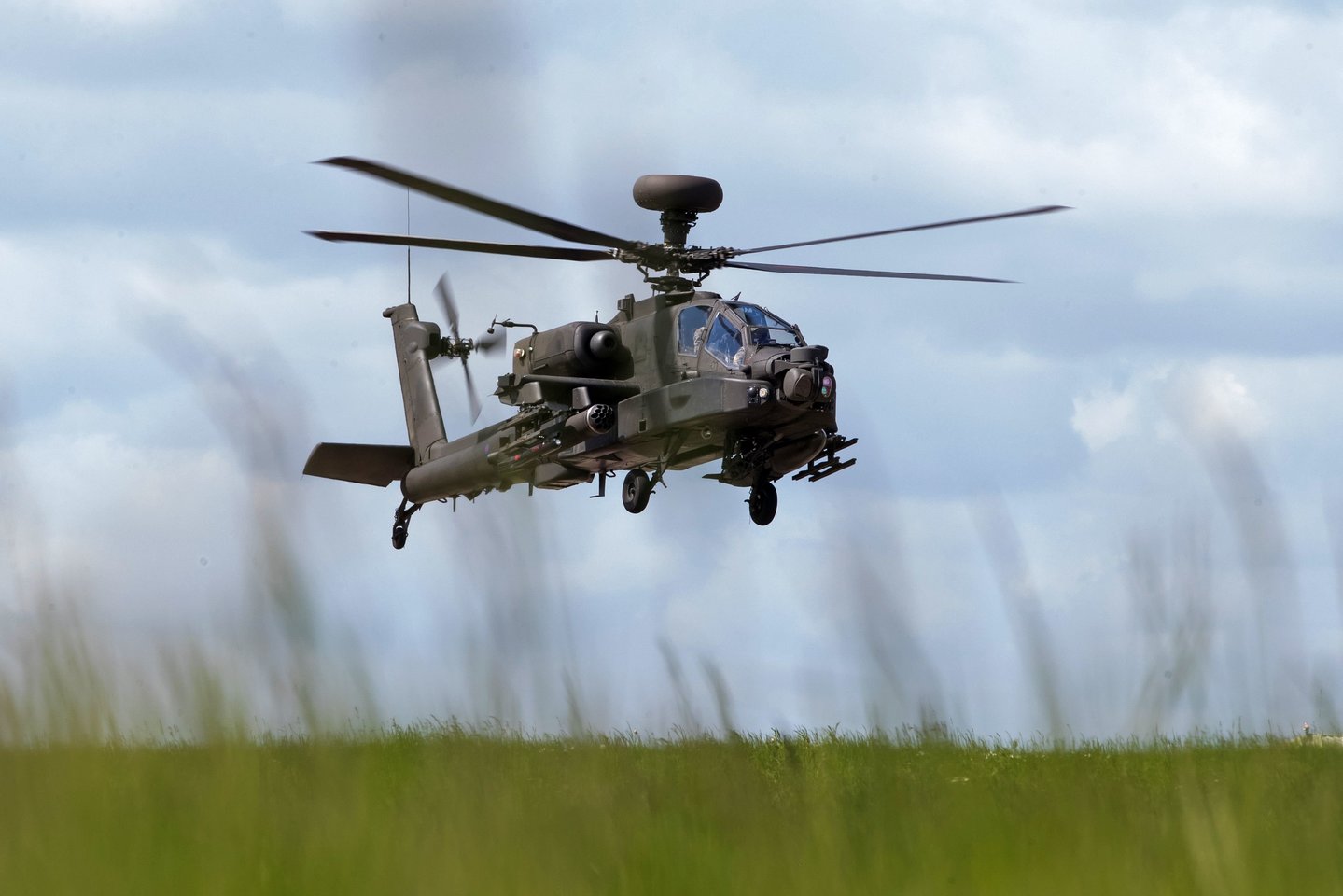  „Apache“ tarnybą pradėjo tik 1986 metais, ir visą laiką buvo nuosekliai tobulinamas.<br> AFP / Scanpix nuotr.