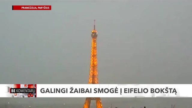 Neįprasti vaizdai: galingi žaibai smogė į Eifelio bokštą