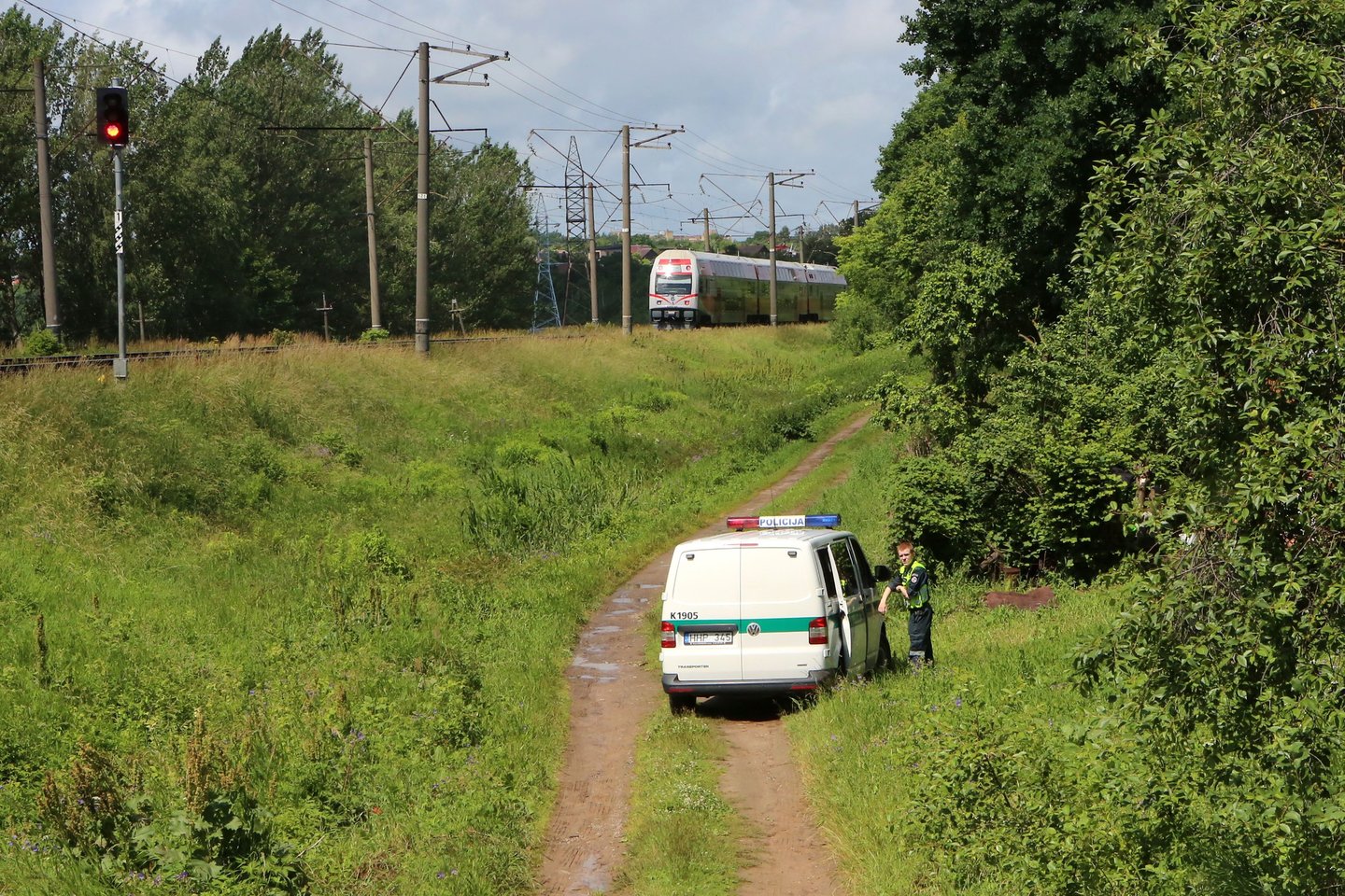 Užpuolimas įvykdytas visuomeninio transporto stotelėje.