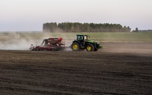 Ir taip besijaučiantys nuskriausti žemdirbiai bijo dėl ES paramos