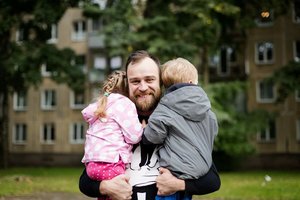 Super tėtis Simonas Urbonas daro viską, išskyrus namų remontą