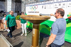 Panevėžyje uždegtas Olimpinės dienos ugnies aukuras