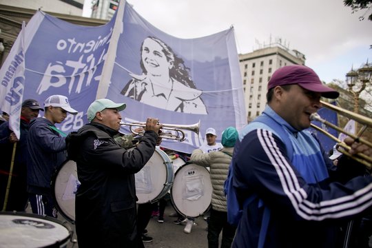 Argentiniečiai nebeištvėrė: įpykę reikalavo pigesnio gyvenimo