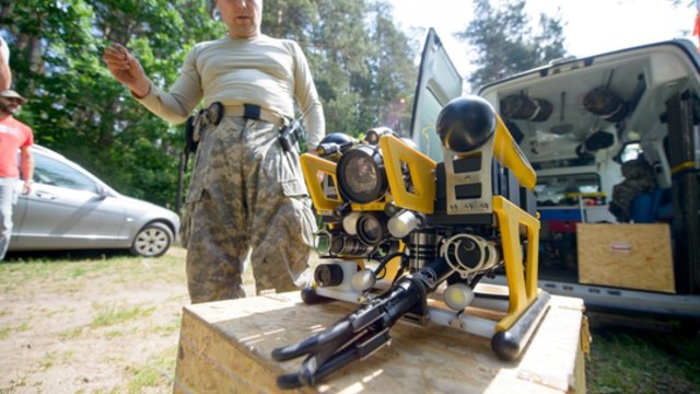 Ežere dingusio molėtiškio moderniu robotu ieško ir Latvijos savanoriai 