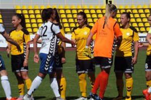 Pakiliai žaidusios „Gintros-Universiteto“ futbolininkės parbloškė Estijos čempiones
