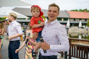 Ančiukų lenktynėse – „Kelias į žvaigždes“ išgarsėjęs Grūdas su sūnumi