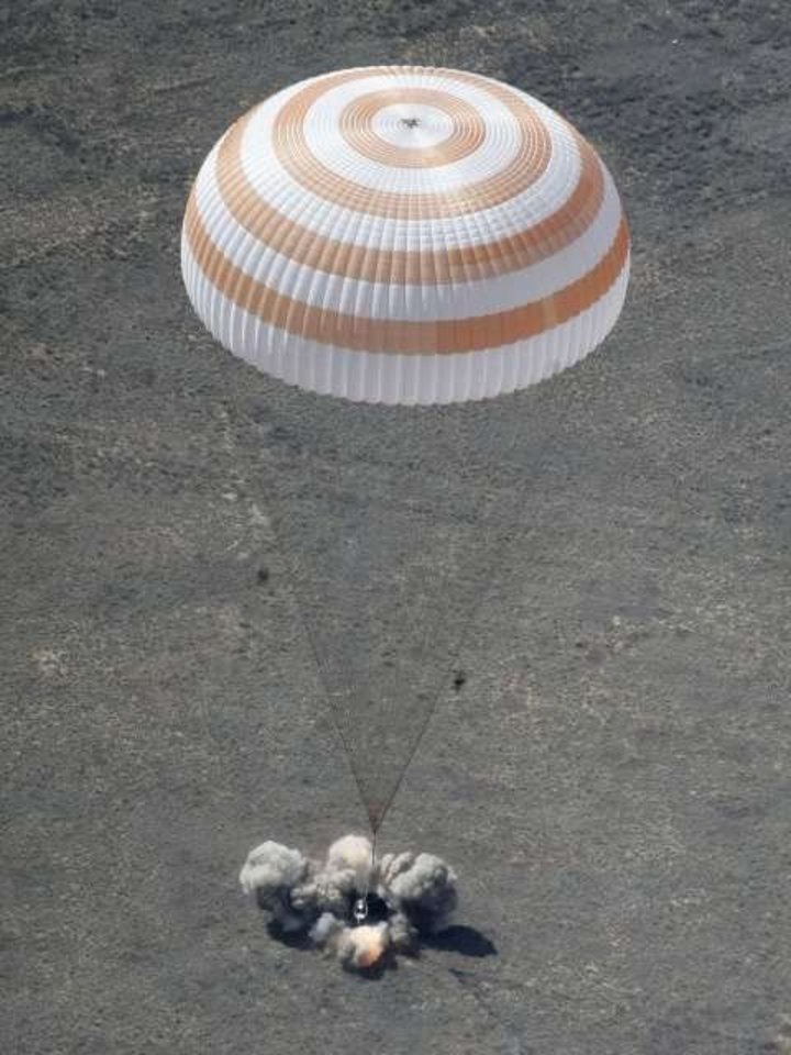„Sojuz“ kapsulė nusileido Kazachstano stepėje.<br>"Reuters"