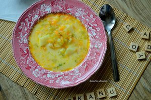 Nepaprastai skani šviežių agurkų sriuba – verta vietos sriubų topuose