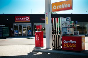 Vilniuje atidarė didžiausią degalinę – tokios Baltijos šalyse dar nebuvo