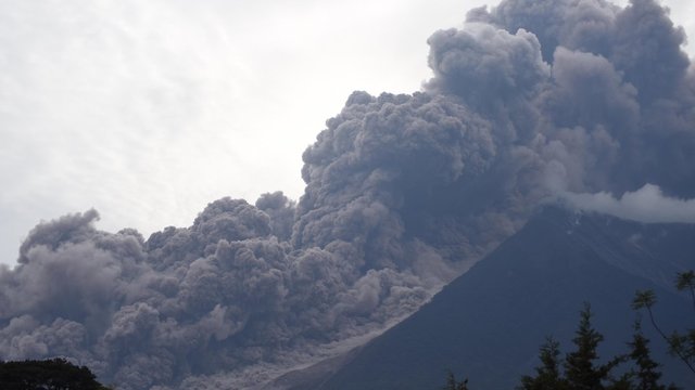 Gvatemaloje netikėtai išsiveržė ugnikalnis, mirė mažiausiai 25 žmonės