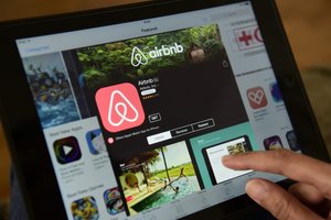 Simpatija išblėso – Europos miestai būsto nuomai per „Airbnb“ deda apynasrį