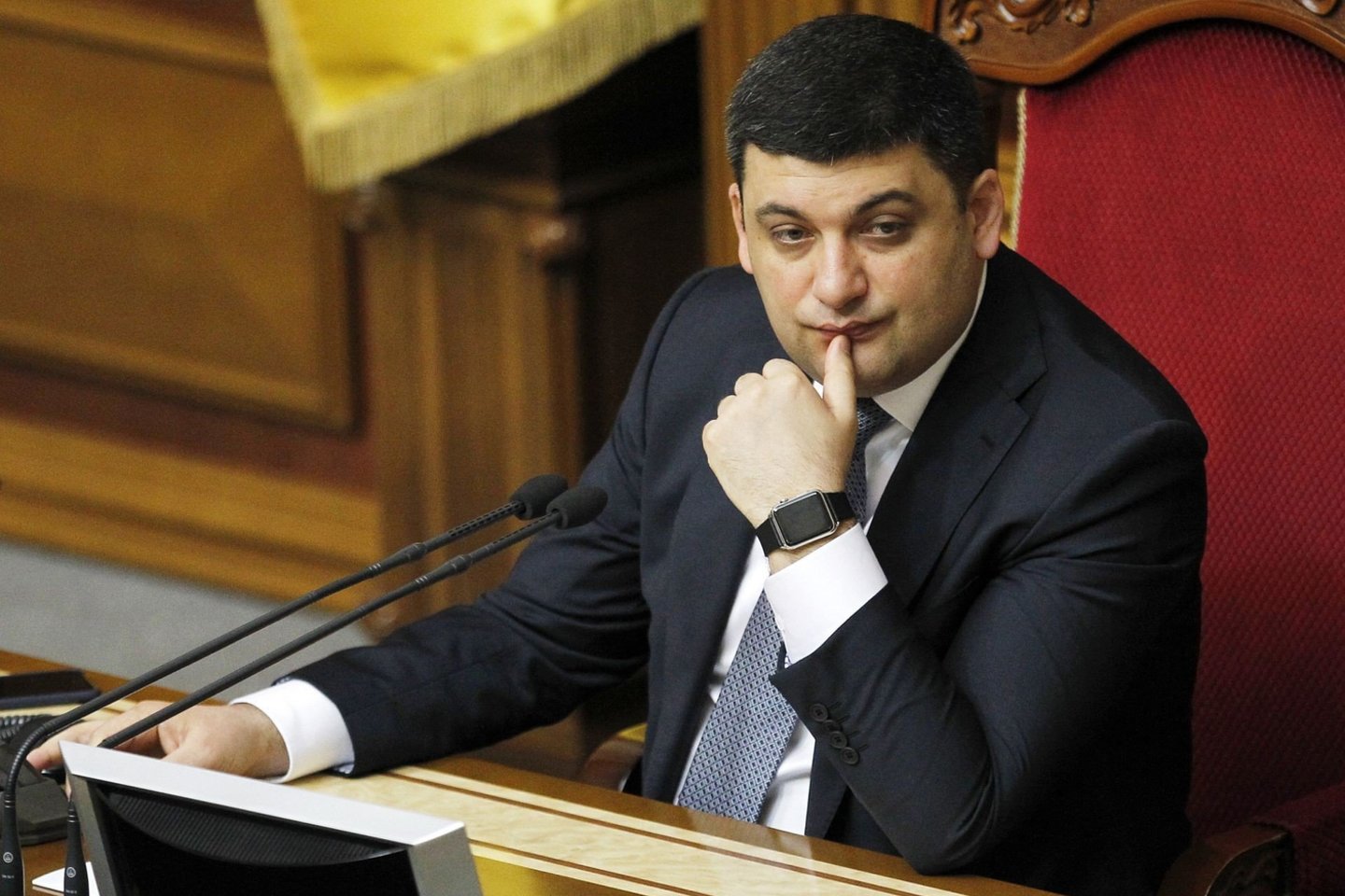 Ukrainos ministras pirmininkas Volodomyras Hroismanas pirmadienį pareiškė, kad atsistatydins, jeigu nebus įsteigtas naujas antikorupcinis teismas, kurio reikalauja Kijevo sąjungininkai ir finansuotojai.