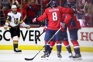 „Capitals“ ledo ritulininkus tik viena pergalė skiria nuo triumfo NHL sezone