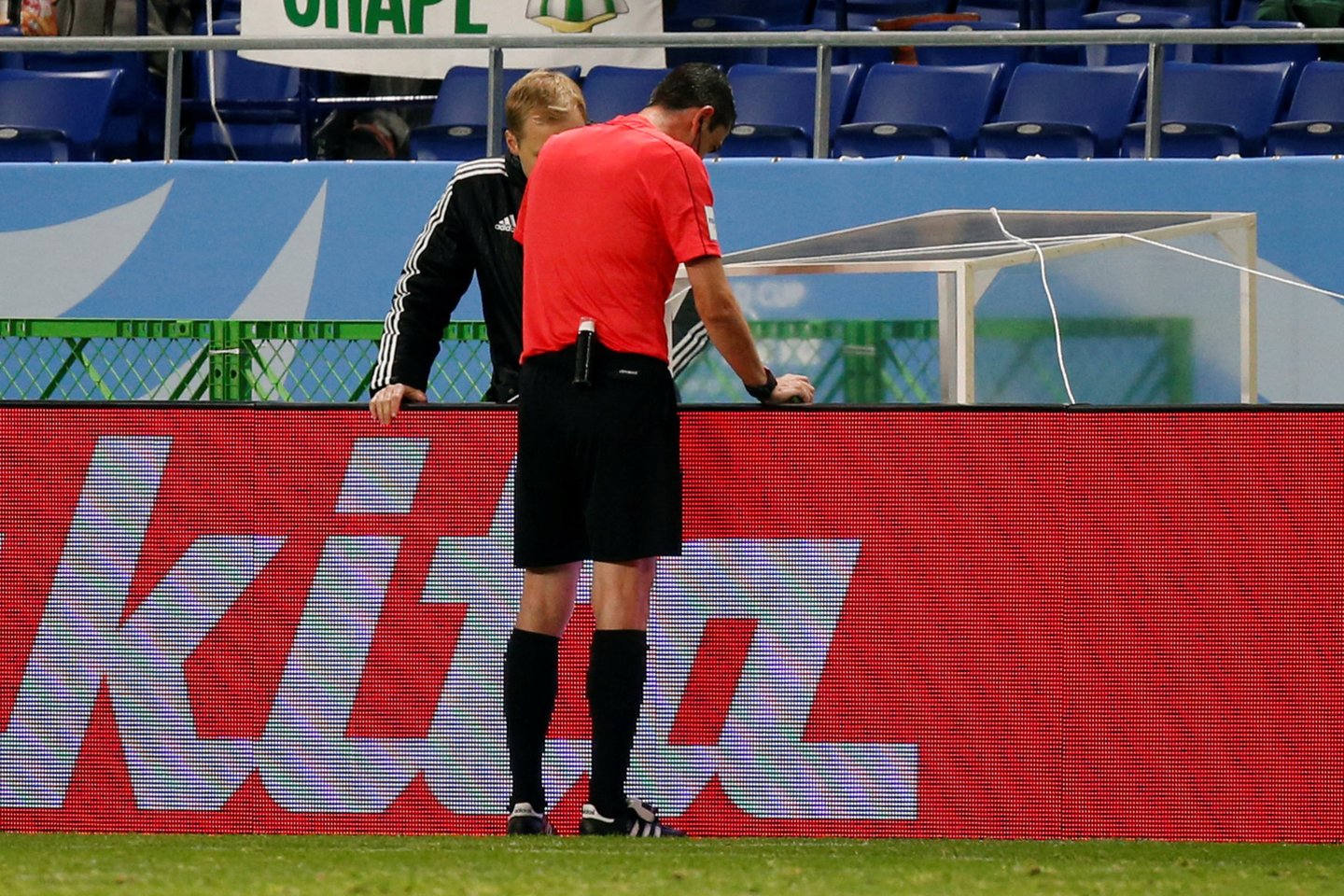 FIFA futbolo teisėjas.