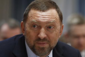 Oligarchas Olegas Deripaska suktais ėjimais gelbėja savo gausų NT