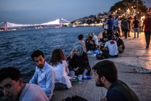 Kontrastų Turkija: viename rajone praeivius vilioja prostitutės, kitame pageidaujama šariato