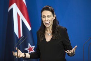 Besilaukianti Naujosios Zelandijos premjerė planuoja dirbti iki pat gimdymo