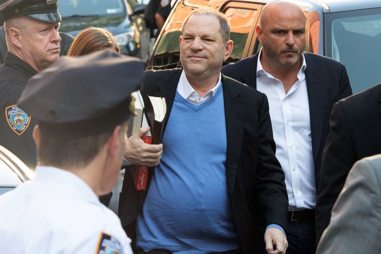 Weinsteinas pasidavė Niujorko policijai.<br>Scanpix nuotr.