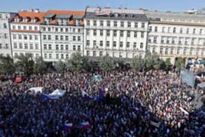 Tūkstančiai čekų protestuoja prieš premjeru vėl turintį tapti A. Babišą
