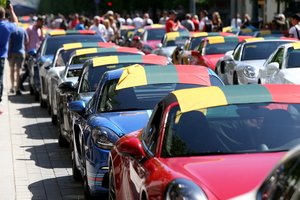 Su lietuviškomis teisėmis – galimybė vairuoti daugelyje pasaulio šalių