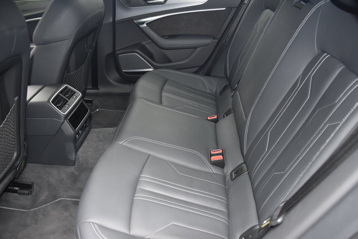 „Audi A7 Sportback“ yra praktiška, tačiau ne ką pigesnė alternatyva prašmatniems didiesiems kupė modeliams.<br>S. Rinkevičiaus nuotr.