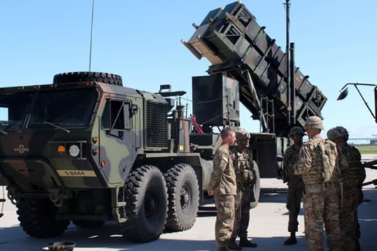 JAV spaudžia NATO partneres Europoje didinti karinį pasiruošimą