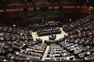 Italijos populistų vyriausybė užsitikrino parlamento pasitikėjimą