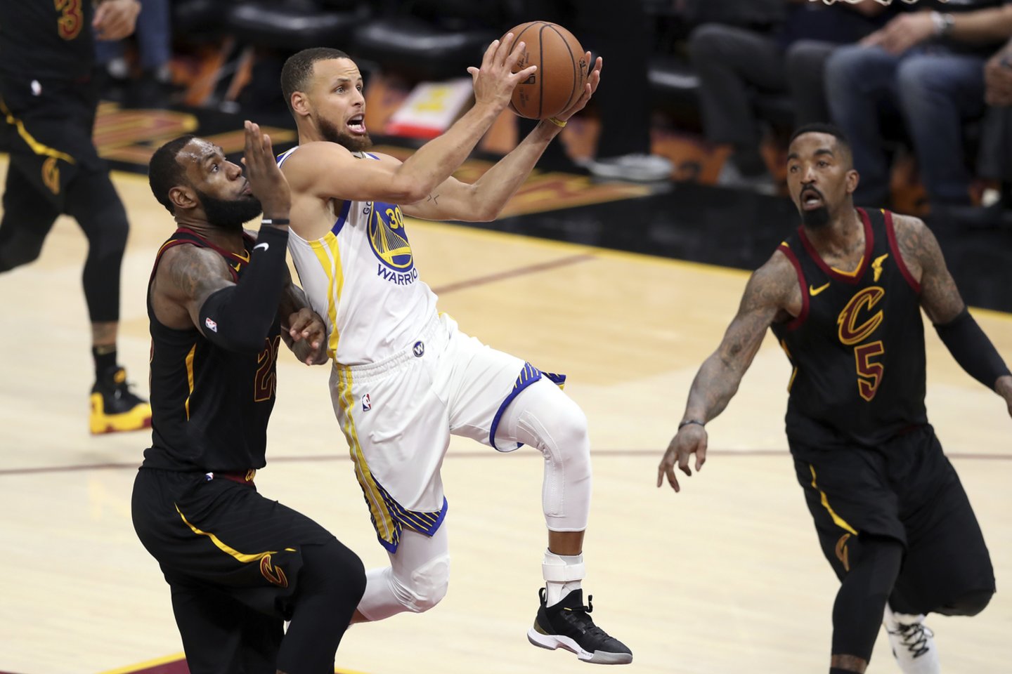 „Warrios“ iškovojo trečią pergalę iš eilės NBA finalo serijoje.