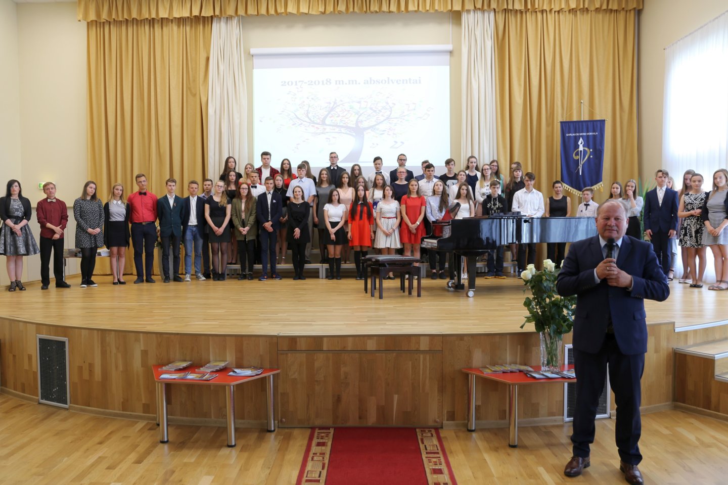  Garliavos meno mokyklos moksleiviams trečiadienį buvo įteikti neformaliojo ugdymo programos baigimo pažymėjimai, vyko iškilmingas koncertas.<br> Kauno rajono savivaldybės nuotr.