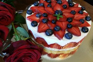 Greitai pagaminamas varškės tortas „Braškė“: gaivu, neriebu ir labai skanu 